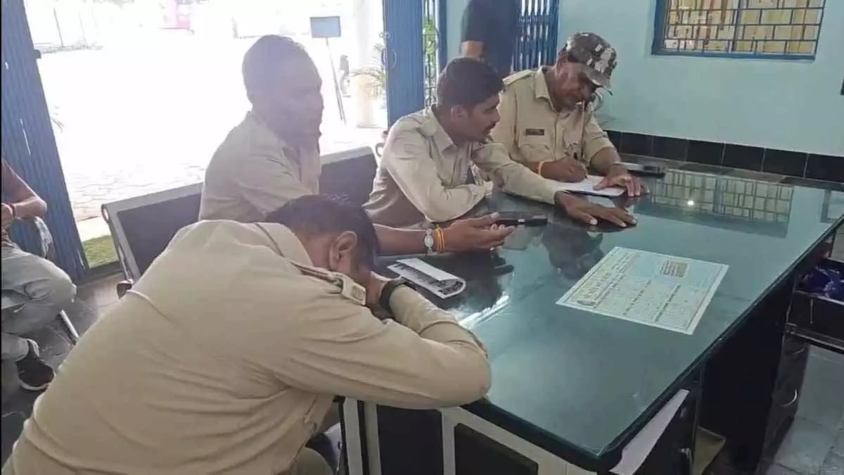 टंगिया-डंडे से वन विभाग की टीम पर हमला, पहुंची थी अतिक्रमण हटाने टंगिया-डंडे से वन विभाग की टीम पर हमला, पहुंची थी अतिक्रमण हटाने