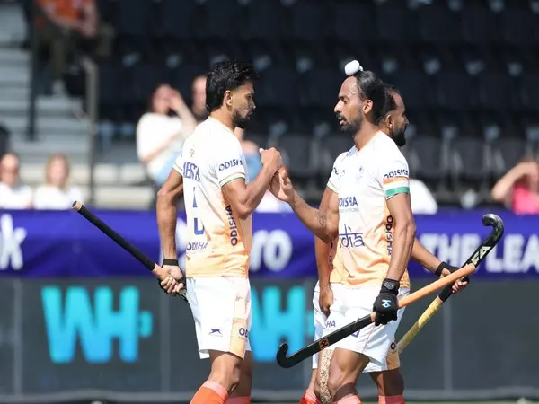 FIH हॉकी प्रो लीग में भारत को अर्जेंटीना के हाथों 3-4 से हार का सामना करना पड़ा FIH हॉकी प्रो लीग में भारत को अर्जेंटीना के हाथों 3-4 से हार का सामना करना पड़ा