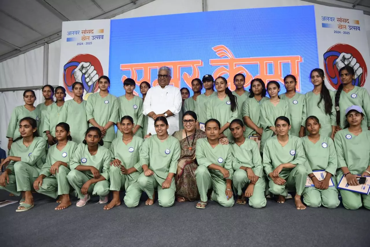 Jaipur: समाज को जोडने व महिला उत्थान का संदेश है - पूर्व केंद्रीय मंत्री स्मृति ईरानी Jaipur: समाज को जोडने व महिला उत्थान का संदेश है - पूर्व केंद्रीय मंत्री स्मृति ईरानी