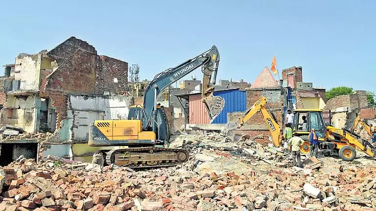 दक्षिण दिल्ली के गोविंदपुरी में 300 घर मलबे में तब्दील, कई ‘भूमिहीन’ दक्षिण दिल्ली के गोविंदपुरी में 300 घर मलबे में तब्दील, कई ‘भूमिहीन’