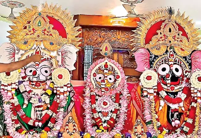 Odisha : जगन्नाथ का स्नान भक्तगण रोमांचित हुए Odisha : जगन्नाथ का स्नान भक्तगण रोमांचित हुए