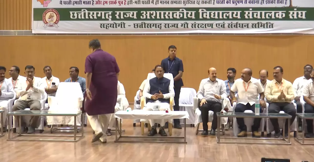 जोरा कृषि विश्वविद्यालय में आयोजित कार्यक्रम में शामिल हुए CM साय जोरा कृषि विश्वविद्यालय में आयोजित कार्यक्रम में शामिल हुए CM साय