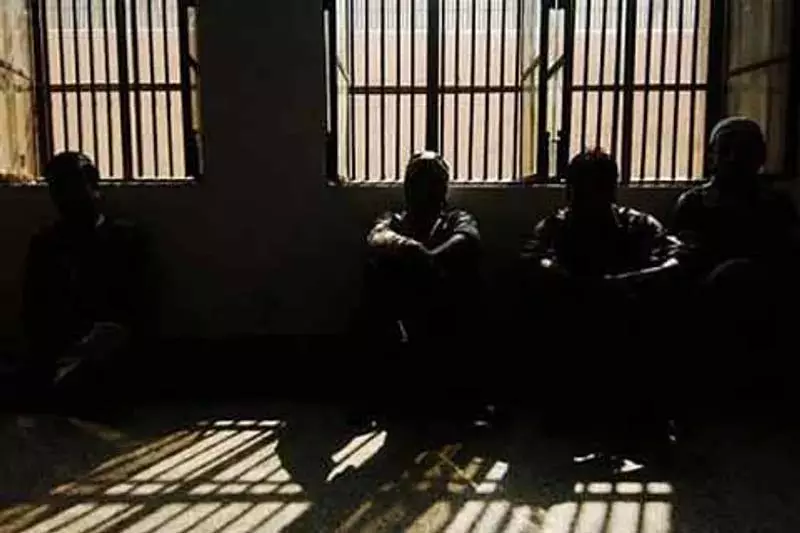 जम्मू में गोलीबारी के आरोप में 4 अपराधी गिरफ्तार, तीन की सरेआम पिटाई जम्मू में गोलीबारी के आरोप में 4 अपराधी गिरफ्तार, तीन की सरेआम पिटाई