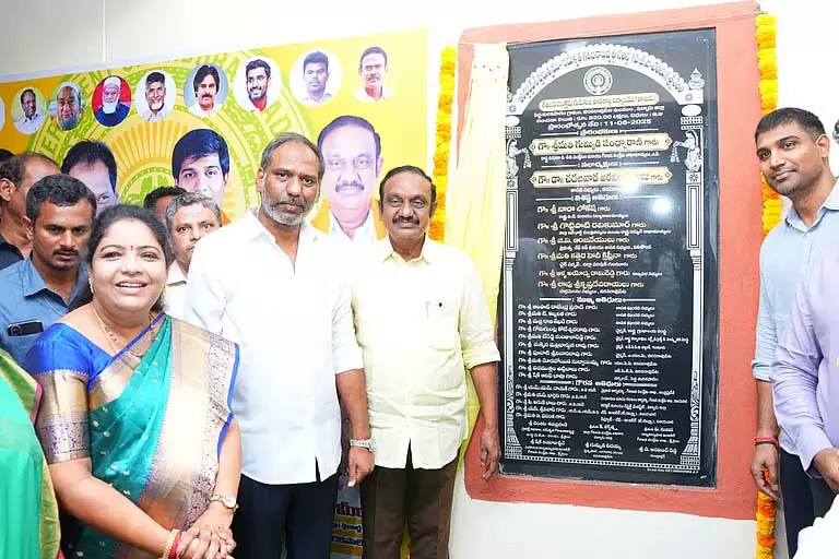 Andhra के मंत्रियों ने पालनाडु में प्रमुख जनजातीय शिक्षा परियोजनाओं का उद्घाटन किया Andhra के मंत्रियों ने पालनाडु में प्रमुख जनजातीय शिक्षा परियोजनाओं का उद्घाटन किया