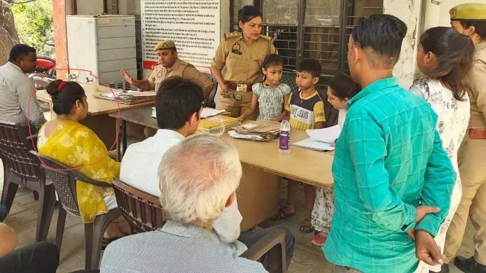 मुझे Reels बनाने का वक्त नहीं मिलता: पत्नी ने पति पर कम Instagram फॉलोअर्स की शिकायत की मुझे Reels बनाने का वक्त नहीं मिलता: पत्नी ने पति पर कम Instagram फॉलोअर्स की शिकायत की