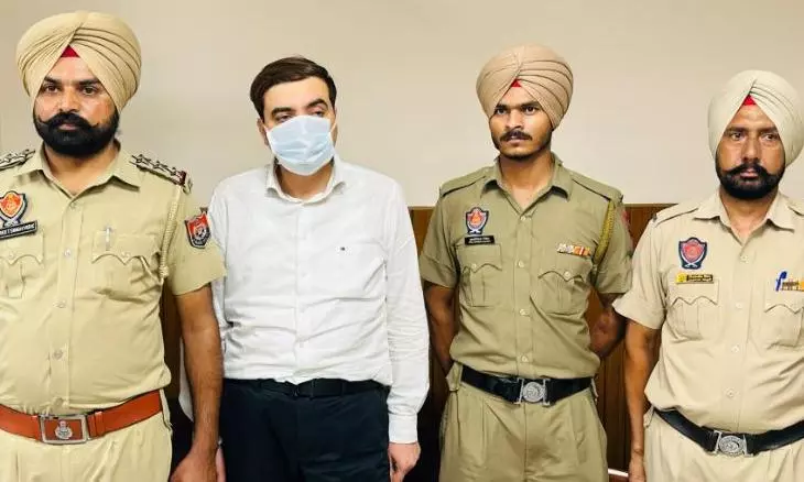 Tarn Taran: पुलिस सुरक्षा के लिए एडवोकेट ने रचा गैंगस्टर हमले का ड्रामा, खुली पोल Tarn Taran: पुलिस सुरक्षा के लिए एडवोकेट ने रचा गैंगस्टर हमले का ड्रामा, खुली पोल
