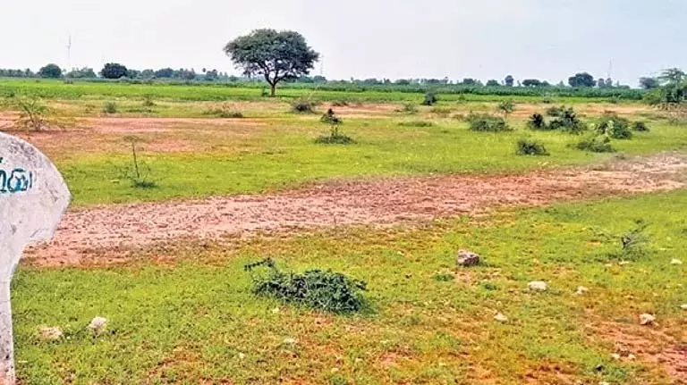 Telangana: कुकटपल्ली हाउसिंग बोर्ड का प्लॉट 2.98 लाख रुपये प्रति वर्ग गज पर बिका Telangana: कुकटपल्ली हाउसिंग बोर्ड का प्लॉट 2.98 लाख रुपये प्रति वर्ग गज पर बिका