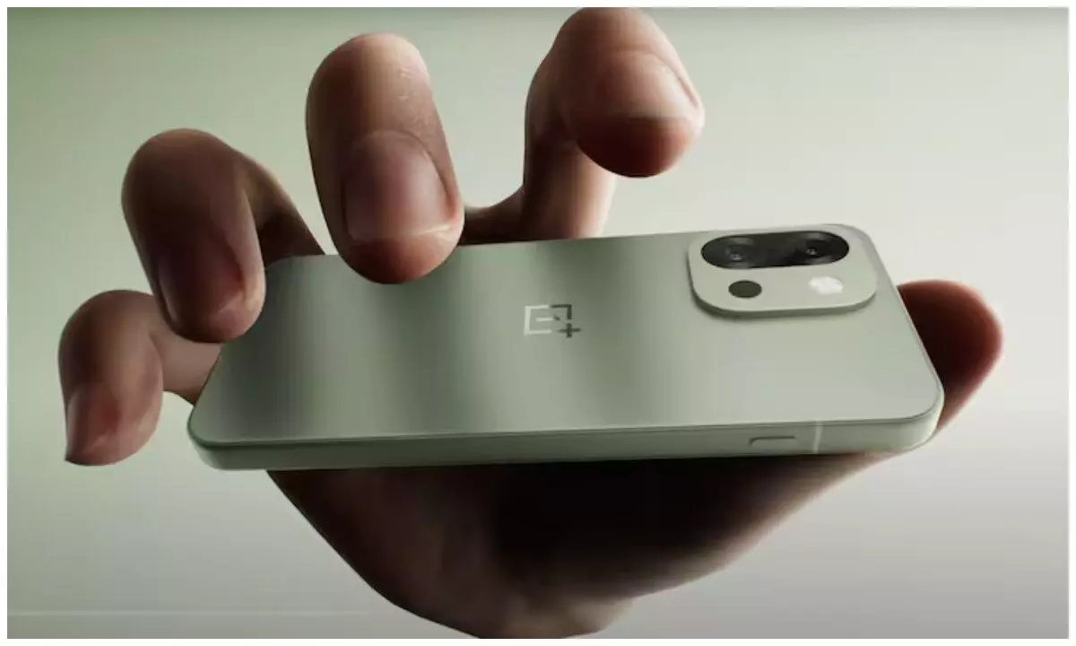 Snapdragon 8 Elite प्रोसेसर और दमदार कैमरे के साथ लॉन्च हुआ OnePlus 13s Snapdragon 8 Elite प्रोसेसर और दमदार कैमरे के साथ लॉन्च हुआ OnePlus 13s