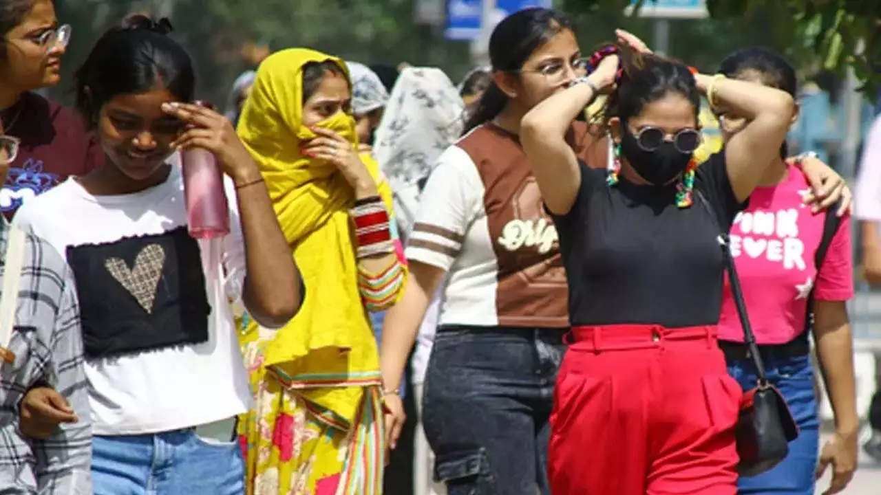 Delhi-एनसीआर में भीषण गर्मी से लोग परेशान, IMD ने जारी किया रेड अलर्ट Delhi-एनसीआर में भीषण गर्मी से लोग परेशान, IMD ने जारी किया रेड अलर्ट