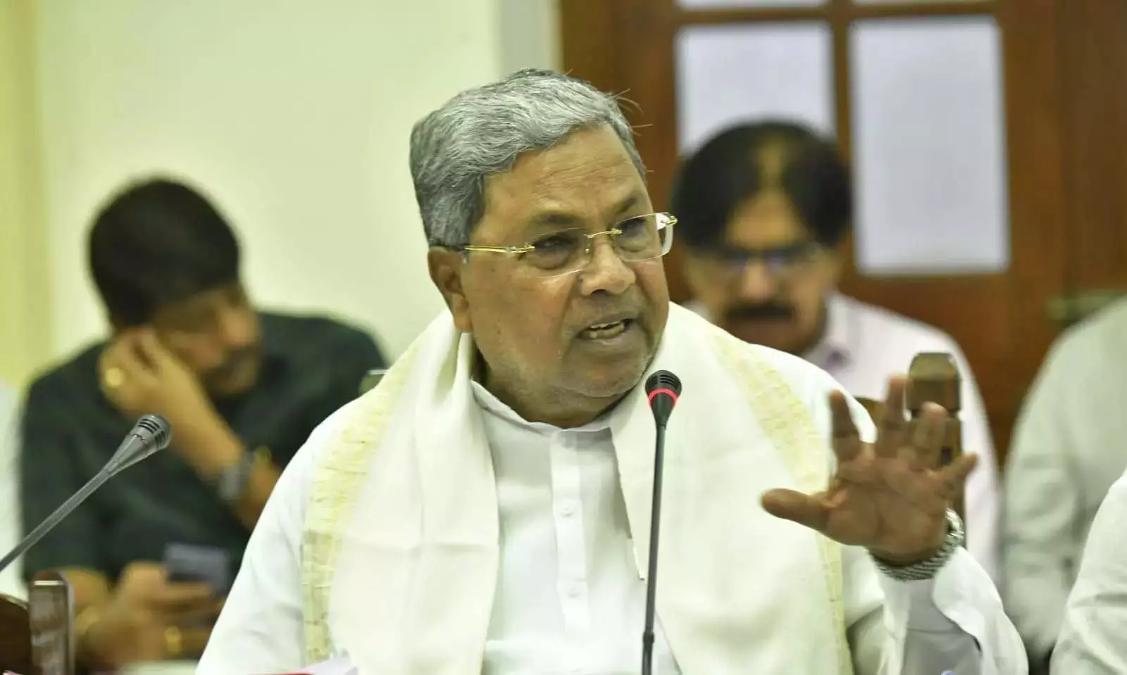 सिद्धारमैया ने आंध्र के CM से कर्नाटक से तोतापुरी आमों के प्रवेश पर प्रतिबंध हटाने का आग्रह किया सिद्धारमैया ने आंध्र के CM से कर्नाटक से तोतापुरी आमों के प्रवेश पर प्रतिबंध हटाने का आग्रह किया