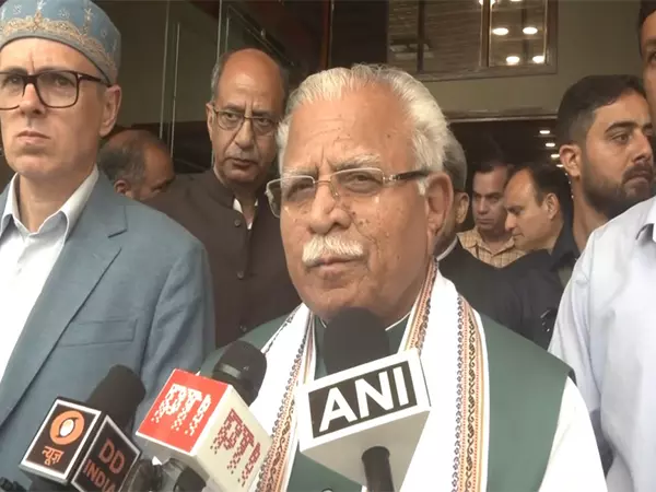Srinagar में बिजली और आवास परियोजनाओं पर खट्टर-अब्दुल्ला की समीक्षा बैठक Srinagar में बिजली और आवास परियोजनाओं पर खट्टर-अब्दुल्ला की समीक्षा बैठक