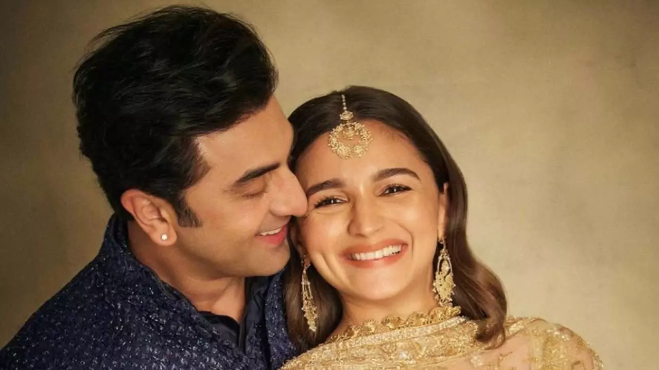 रणबीर से शादी के बाद Alia Bhatt ने कानूनी तौर पर अपना लिया कपूर उपनाम रणबीर से शादी के बाद Alia Bhatt ने कानूनी तौर पर अपना लिया कपूर उपनाम