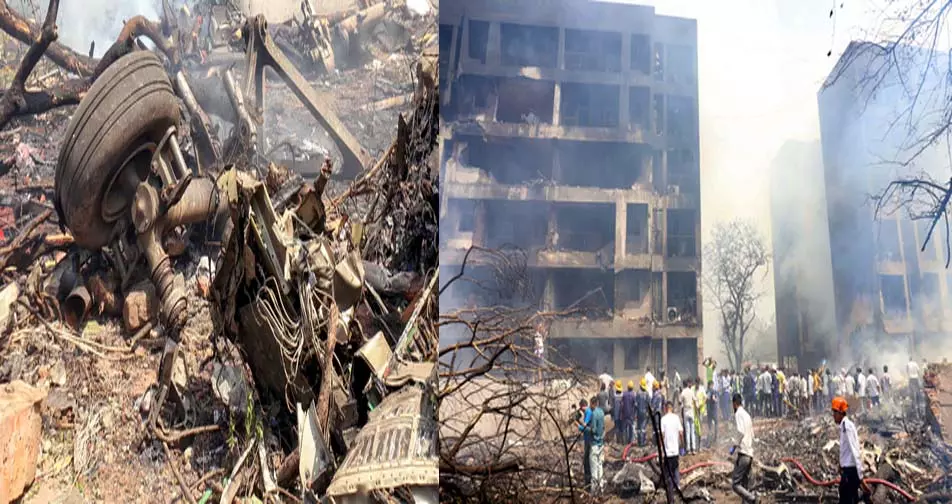 Ahmedabad Plane Crash: एअर इंडिया प्लेन क्रैश वीडियो, सवार लोगों की लिस्ट आई सामने, पढ़ें कौन-कौन थे सवार Ahmedabad Plane Crash: एअर इंडिया प्लेन क्रैश वीडियो, सवार लोगों की लिस्ट आई सामने, पढ़ें कौन-कौन थे सवार
