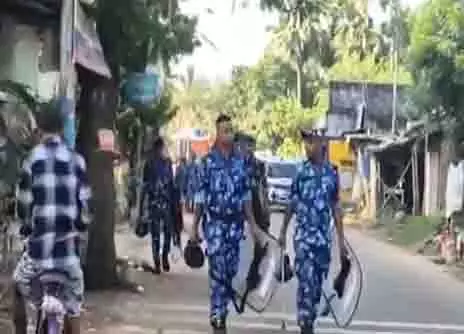 पश्चिम बंगाल: पुलिस और उपद्रवियों के बीच झड़प के बाद दक्षिण 24 परगना में सुरक्षा कड़ी कर दी गई पश्चिम बंगाल: पुलिस और उपद्रवियों के बीच झड़प के बाद दक्षिण 24 परगना में सुरक्षा कड़ी कर दी गई