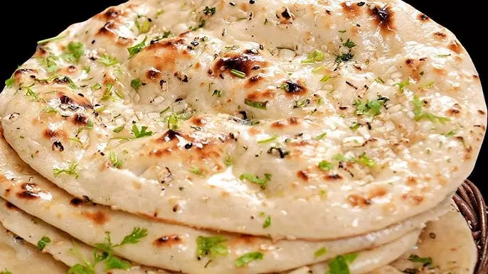 घर पर बनाएं रेस्टोरेंट जैसी butter naan घर पर बनाएं रेस्टोरेंट जैसी butter naan