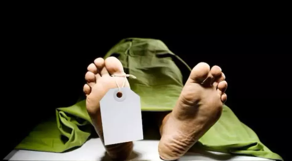 Sultanpur: अधेड़ की मौत से इलाके में दहशत, पुलिस जांच में जुटी Sultanpur: अधेड़ की मौत से इलाके में दहशत, पुलिस जांच में जुटी