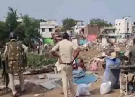 मध्य प्रदेश: Khandwa में अतिक्रमण विरोधी अभियान में 100 अवैध मकान ढहाए गए मध्य प्रदेश: Khandwa में अतिक्रमण विरोधी अभियान में 100 अवैध मकान ढहाए गए