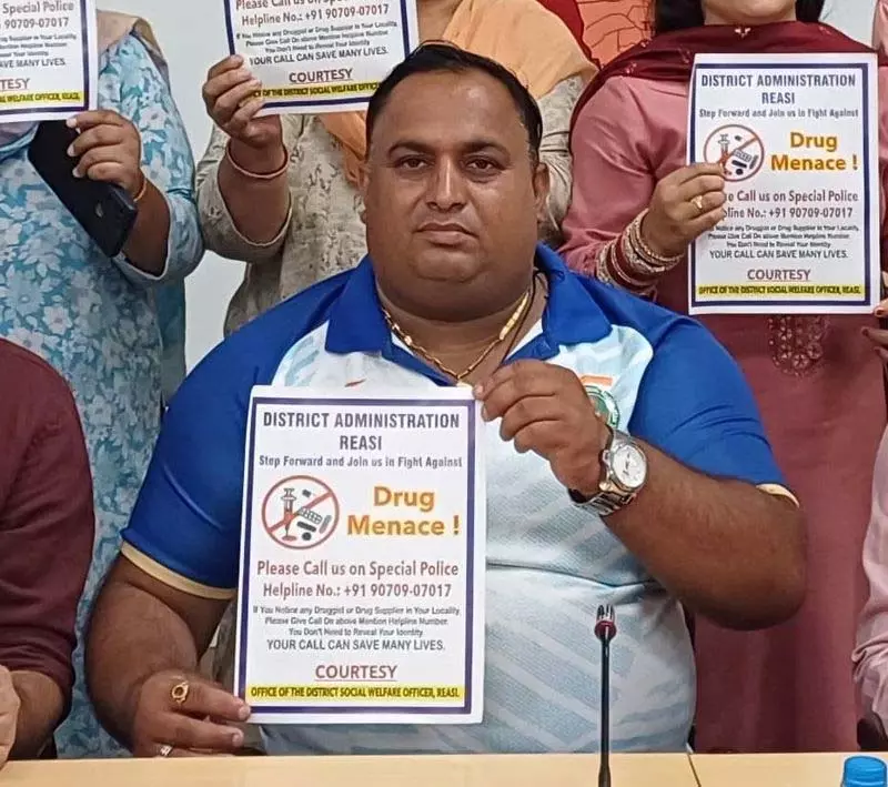Jammu: पैरालिंपियन राकेश कुमार नशा विरोधी अभियान के ब्रांड एंबेसडर बने Jammu: पैरालिंपियन राकेश कुमार नशा विरोधी अभियान के ब्रांड एंबेसडर बने