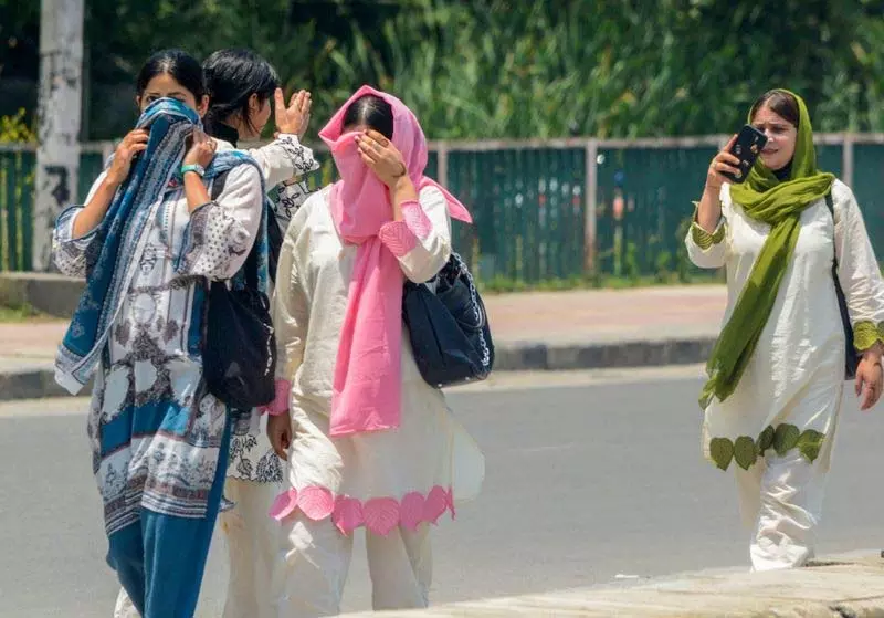Jammu में भीषण गर्मी से निपटने की तैयारियों की समीक्षा की Jammu में भीषण गर्मी से निपटने की तैयारियों की समीक्षा की