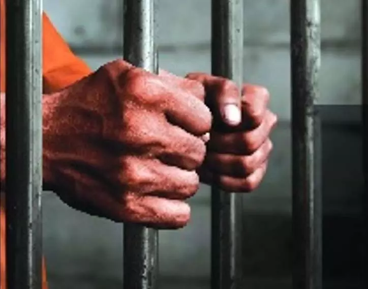 पुलिस ने राजौरी में NDPS अधिनियम के तहत ड्रग तस्कर को हिरासत में लिया पुलिस ने राजौरी में NDPS अधिनियम के तहत ड्रग तस्कर को हिरासत में लिया
