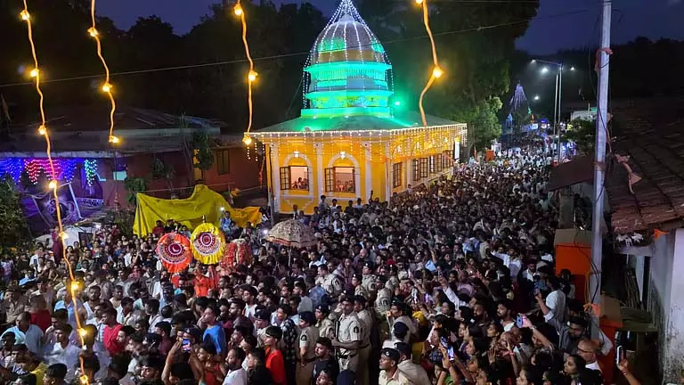 Shirgao ज़ात्रा त्रासदी: सभी 8 अधिकारियों ने कारण बताओ नोटिस का जवाब सौंप दिया Shirgao ज़ात्रा त्रासदी: सभी 8 अधिकारियों ने कारण बताओ नोटिस का जवाब सौंप दिया