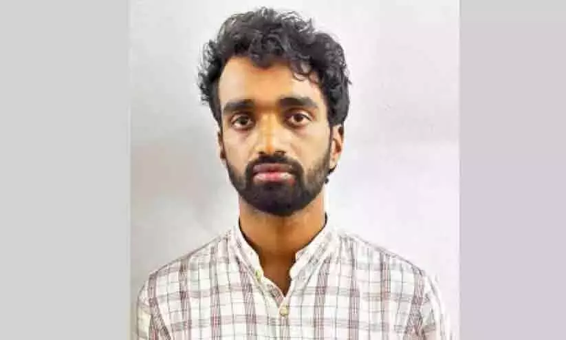 डॉक्टर बनकर मरीज का इलाज करने वाला व्यक्ति गिरफ्तार; आरोपी है नर्स डॉक्टर बनकर मरीज का इलाज करने वाला व्यक्ति गिरफ्तार; आरोपी है नर्स