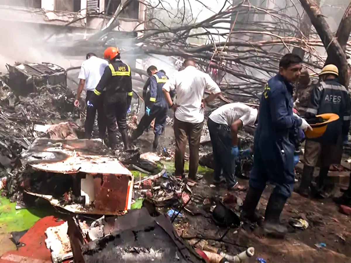 अहमदाबाद विमान दुर्घटना के बाद पश्चिम रेलवे चलाएगा अतिरिक्त ट्रेनें, राहत कार्य जारी अहमदाबाद विमान दुर्घटना के बाद पश्चिम रेलवे चलाएगा अतिरिक्त ट्रेनें, राहत कार्य जारी
