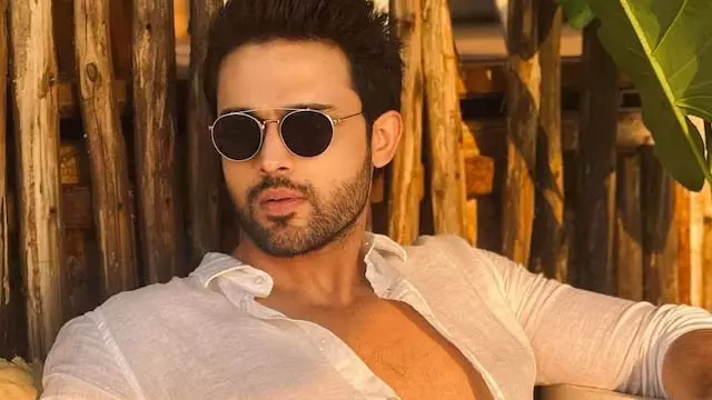 शहर की भीड़-भाड़ से दूर, पार्थ समथान ने अपनाई मुंबई मेट्रो की सवारी शहर की भीड़-भाड़ से दूर, पार्थ समथान ने अपनाई मुंबई मेट्रो की सवारी