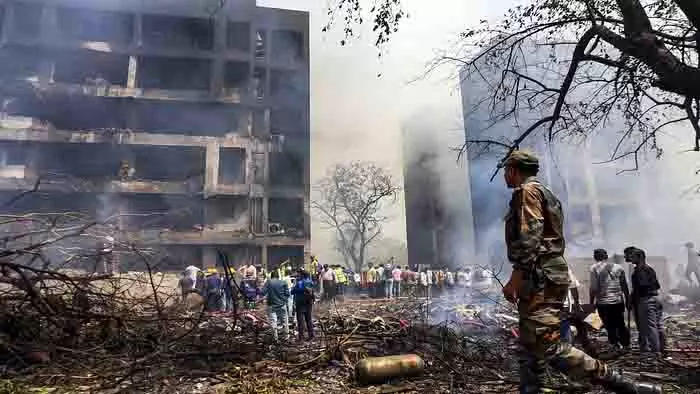 Ahmedabad Plane Crash: एयर इंडिया प्लेन क्रैश, किसी के बचने की उम्मीद नहीं, एअर इंडिया हादसे पर बोले पुलिस कमिश्नर Ahmedabad Plane Crash: एयर इंडिया प्लेन क्रैश, किसी के बचने की उम्मीद नहीं, एअर इंडिया हादसे पर बोले पुलिस कमिश्नर
