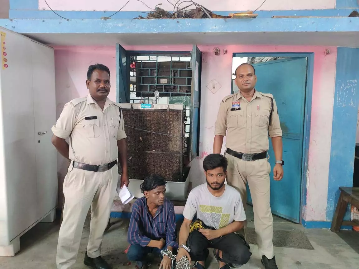 युवक से मारपीट और लूट, चंद घंटों में नाबालिग सहित चार बदमाश गिरफ्तार युवक से मारपीट और लूट, चंद घंटों में नाबालिग सहित चार बदमाश गिरफ्तार