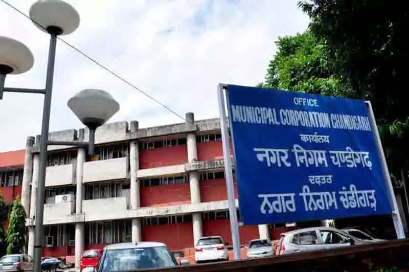 Chandigarh: शुल्क बकाया होने के कारण चार स्ट्रीट वेंडरों का लाइसेंस रद्द Chandigarh: शुल्क बकाया होने के कारण चार स्ट्रीट वेंडरों का लाइसेंस रद्द