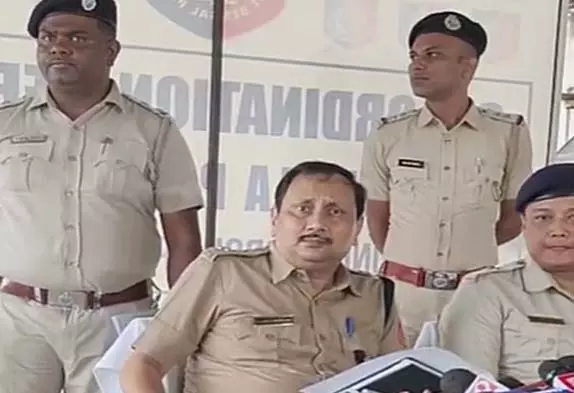 पुलिस: महेशतला घटना में किसी को नहीं बख्शा, यहां तक कि RSS कार्यकर्ता को भी गिरफ्तार किया पुलिस: महेशतला घटना में किसी को नहीं बख्शा, यहां तक कि RSS कार्यकर्ता को भी गिरफ्तार किया
