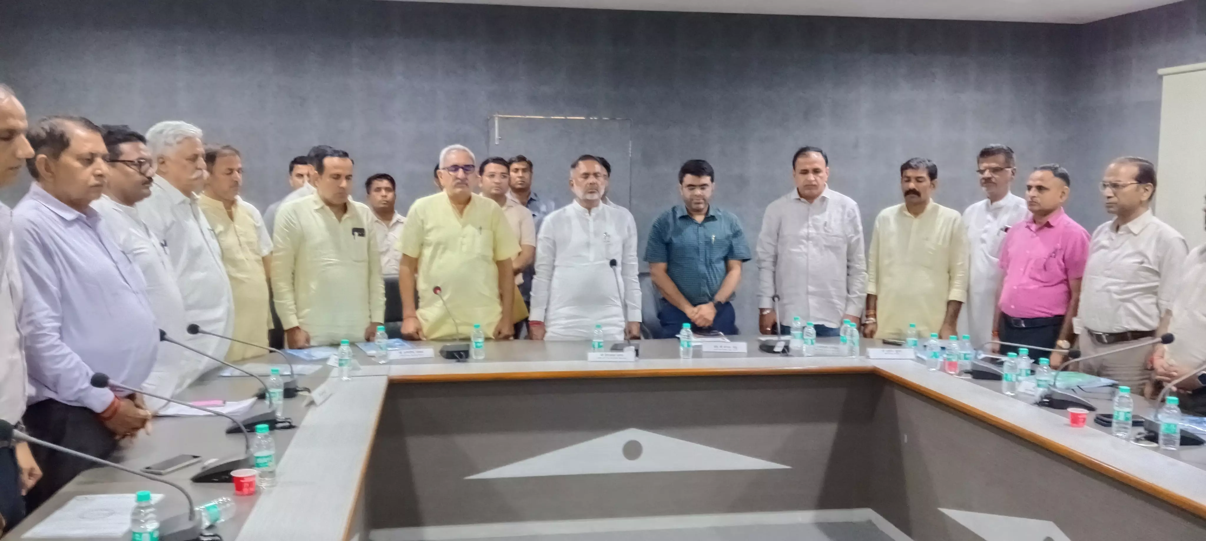Jaipur: ऊर्जा विभाग के राज्यमंत्री हीरालाल नागर ने की विद्युत विभाग की समीक्षा Jaipur: ऊर्जा विभाग के राज्यमंत्री हीरालाल नागर ने की विद्युत विभाग की समीक्षा