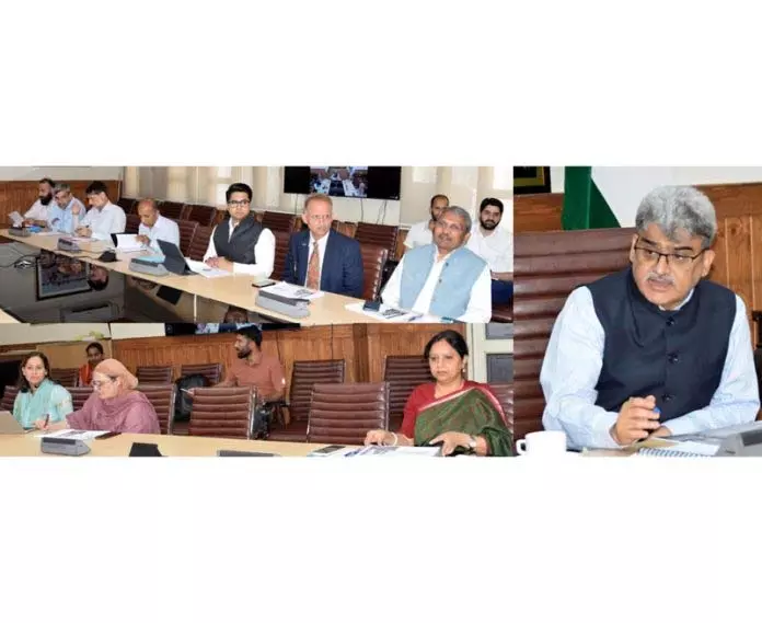 CS ने विरासत के पुनरुद्धार एवं पुनरुद्धार के प्रयासों का मूल्यांकन किया CS ने विरासत के पुनरुद्धार एवं पुनरुद्धार के प्रयासों का मूल्यांकन किया