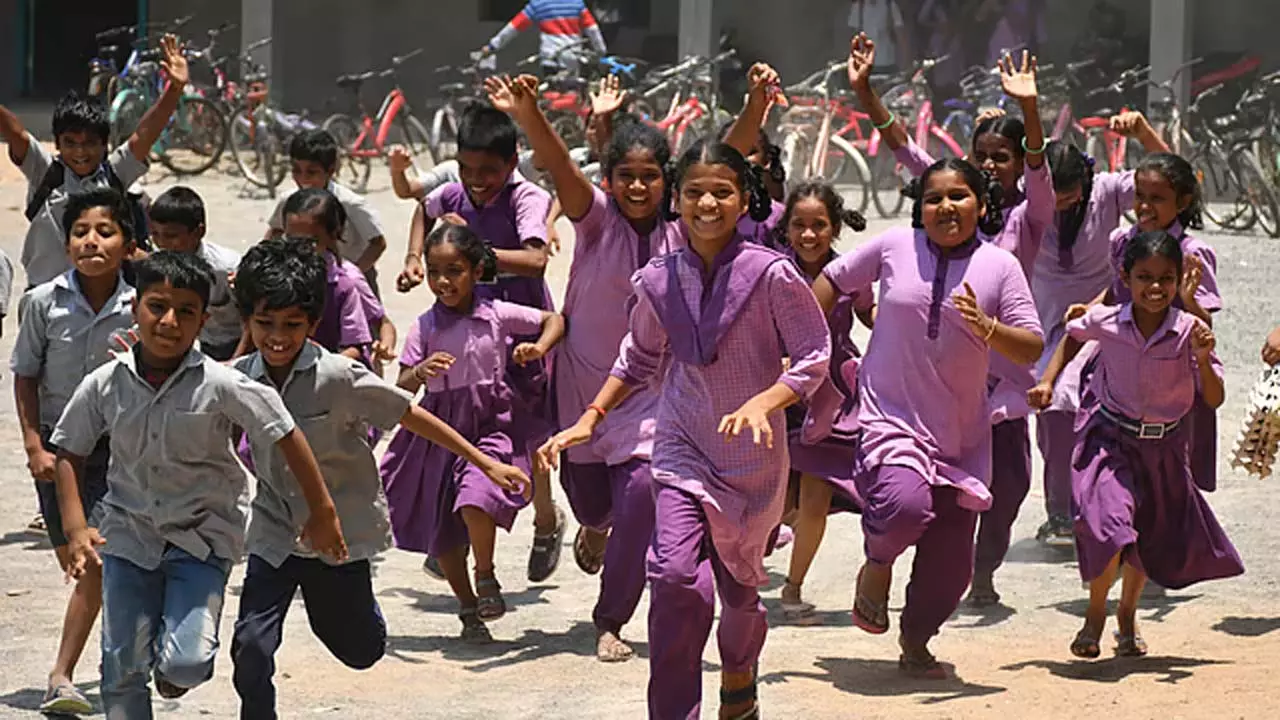 Andhra सरकार आज से ‘तल्लिकी वंदनम’ लागू करेगी Andhra सरकार आज से ‘तल्लिकी वंदनम’ लागू करेगी