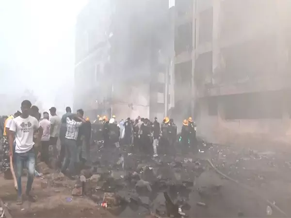 गुजरात हादसे पर इटली की PM मेलोनी और बांग्लादेश के यूनुस ने जताई संवेदना गुजरात हादसे पर इटली की PM मेलोनी और बांग्लादेश के यूनुस ने जताई संवेदना