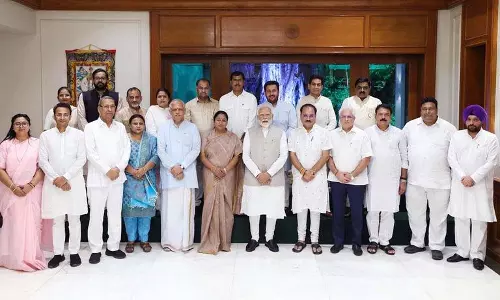 प्रधानमंत्री मोदी ने रेखा, भाजपा सांसदों और नेताओं से बातचीत की