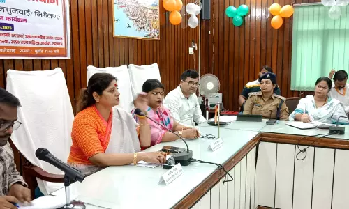 Farrukhabad: महिला आयोग अध्यक्ष ने सुनी महिलाओं की शिकायतें, दिया समाधान का भरोसा Farrukhabad: महिला आयोग अध्यक्ष ने सुनी महिलाओं की शिकायतें, दिया समाधान का भरोसा