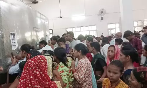 Farrukhabad: चिकित्सक के गायब रहने से इमरजेंसी वार्ड में अव्यवस्था फैली