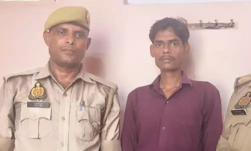 Kayamganj: पुलिस ने अभियान के क्रम में वांछित अभियुक्त को दबोचा Kayamganj: पुलिस ने अभियान के क्रम में वांछित अभियुक्त को दबोचा