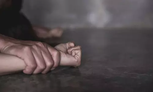 Mumbai : 17 वर्षीय लड़के पर 16 वर्षीय मुलुंड कॉलेज छात्रा से बलात्कार और उसे गर्भवती करने का मामला दर्ज