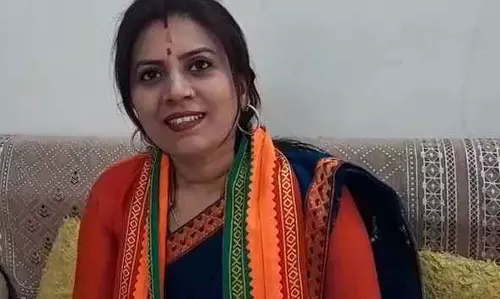 कांग्रेस नेत्री बीजेपी में शामिल, हाल ही में जीती है पार्षद चुनाव कांग्रेस नेत्री बीजेपी में शामिल, हाल ही में जीती है पार्षद चुनाव
