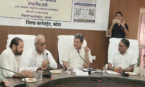 Sikar: भारणी में रात्रि चौपाल आयोजित एडीएम शाख ने सुनी ग्रामीणों की समस्याएं