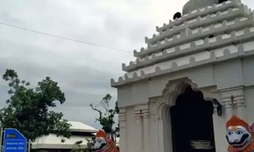 भगवान जगन्नाथ, उनके भाई-बहन अनासर में: पुरी के अलारनाथ मंदिर में भक्तों की भीड़ उमड़ी
