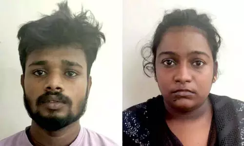 Tamil Nadu : महिला से सोने की चेन छीनने की कोशिश करते पति-पत्नी पकड़े गए Tamil Nadu : महिला से सोने की चेन छीनने की कोशिश करते पति-पत्नी पकड़े गए