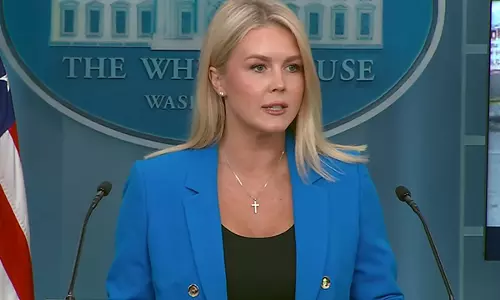 व्हाइट हाउस प्रेस सचिव ने कहा- US राष्ट्रपति ने मस्क की माफ़ी को स्वीकार किया व्हाइट हाउस प्रेस सचिव ने कहा- US राष्ट्रपति ने मस्क की माफ़ी को स्वीकार किया