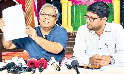 Odisha : क्रिकेट पिच के नाम पर लाखों रुपए की लूट Odisha : क्रिकेट पिच के नाम पर लाखों रुपए की लूट