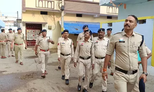 दुर्ग पुलिस की रेड, 35 संदिग्ध लोगों के फिंगर प्रिंट लिए