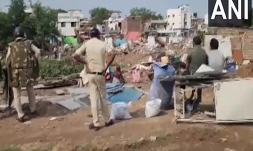 Khandwa में अतिक्रमण विरोधी अभियान में 100 अवैध मकान ढहाए गए