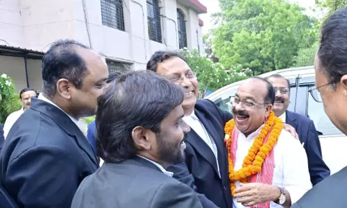 बिलासपुर हाईकोर्ट पहुंचकर वकीलों से मिले डिप्टी सीएम अरुण साव बिलासपुर हाईकोर्ट पहुंचकर वकीलों से मिले डिप्टी सीएम अरुण साव